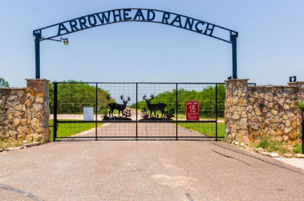 1萬英畝的南德克薩斯州待售牧場是德克薩斯州參議員勞埃德本特森的所在地